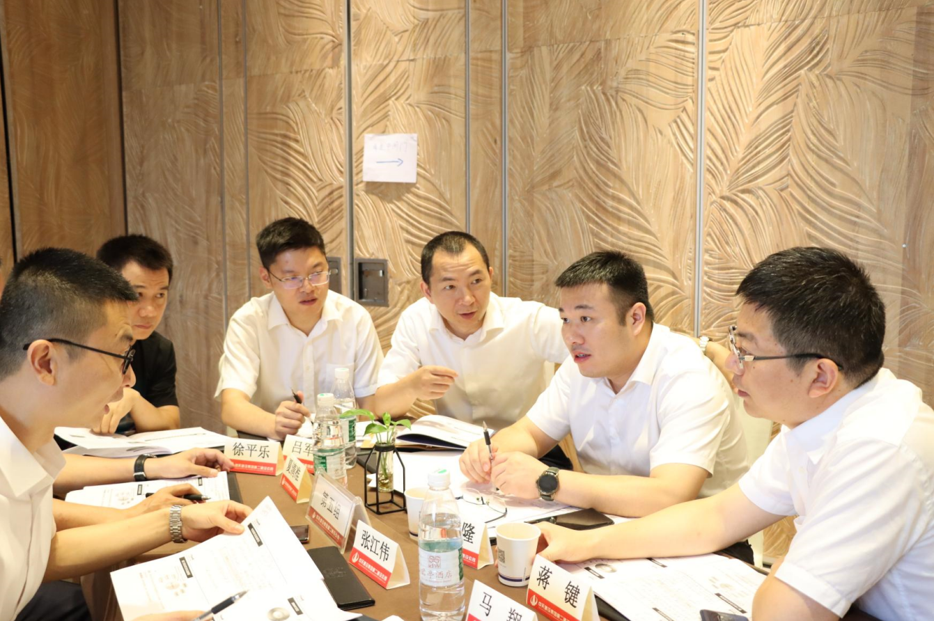 2021年6月25日-26日，人生就是博二建组织开展了2021年中高层主管执行力培训。本次培训特邀清华、北大、上海交大总裁班讲师，中国企业家协会特聘高级讲师许晋老师进行授课。